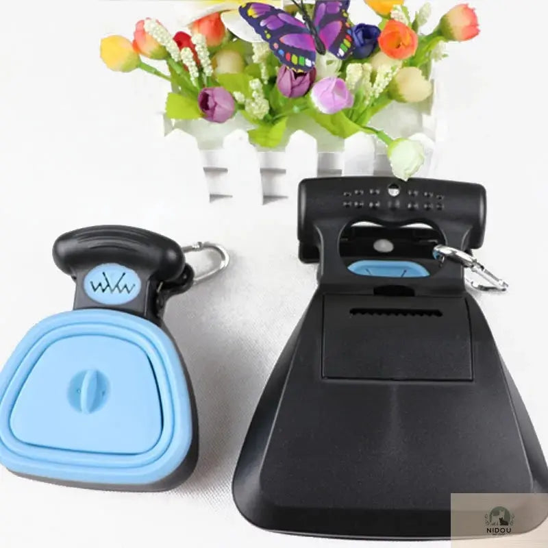Dog Pet Travel Foldable Pooper Scooper With 1 Roll Decomposable bags Poop Scoop Clean Pick Up Excreta Cleaner NIDOU - Accessoires/ Produits amis4pattes